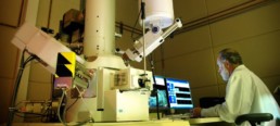 Foto scienziato in laboratorio